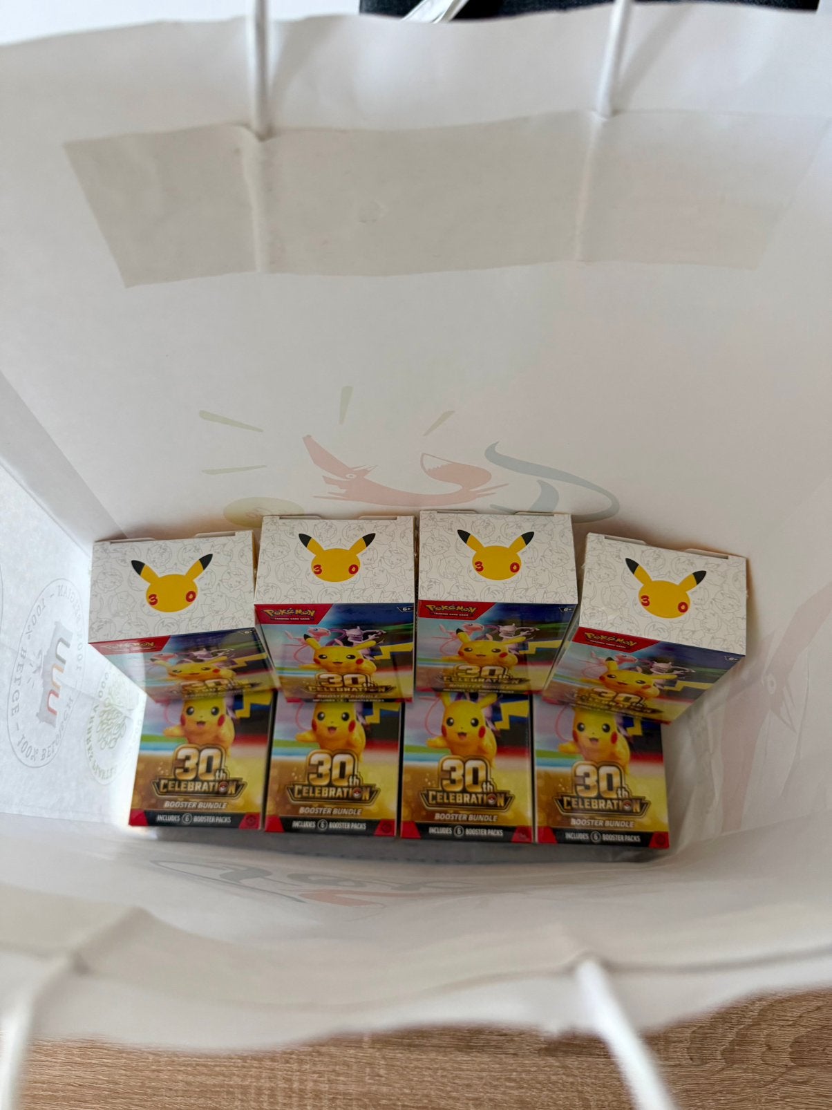 Pokémon 30th Anniversary Booster Bundles te koop!, Hobby en Vrije tijd, Ophalen, Nieuw, Booster, Foil