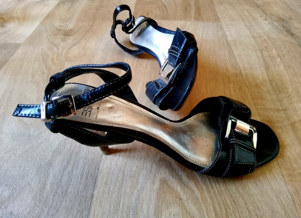 Sandalen zwart Esprit met hak en zilveren gesp nieuw, Verzenden, Zwart, Nieuw, Sandalen of Muiltjes