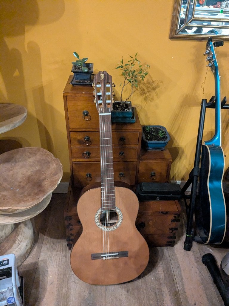 Juan Salvador 10C, Musique & Instruments, Instruments à corde | Guitares | Acoustiques, Enlèvement, Neuf, Guitare classique ou espagnole