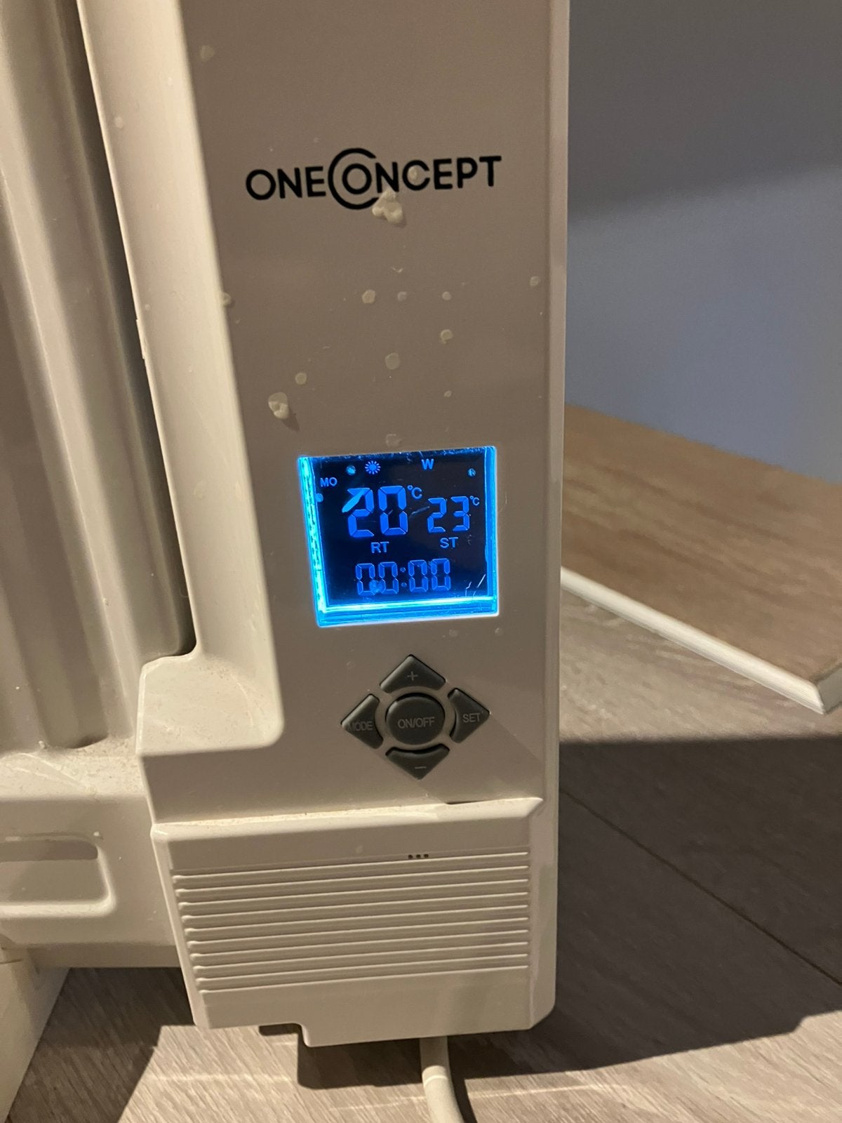 1 radiateur OneConcept bain d’huile de 1000w pieds/murale, Electroménager, Enlèvement, Comme neuf