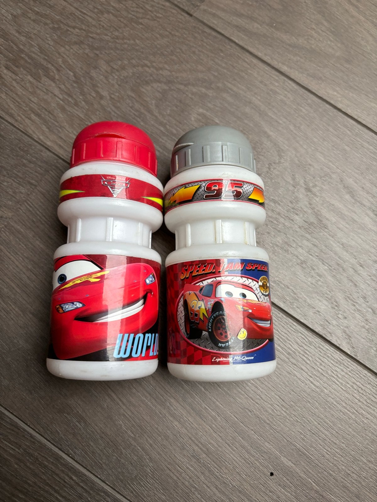 2 drinkflessen cars, Sport en Fitness, Ophalen of Verzenden, Gebruikt