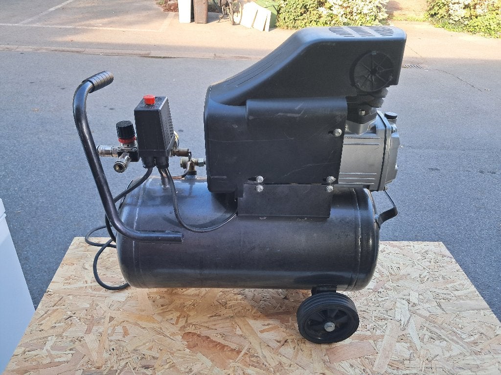Compressor  met 2 uitgangen, zelden gebruikt, Ophalen, Zo goed als nieuw, 200 tot 400 liter/min, Olievrij