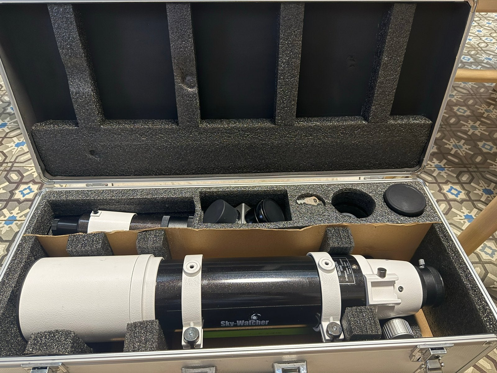 skywatcher ED80 dans son coffret et réducteur, TV, Hi-fi & Vidéo, Enlèvement, Utilisé, 80 à 200 mm, Télescope réfracteur (lentilles)
