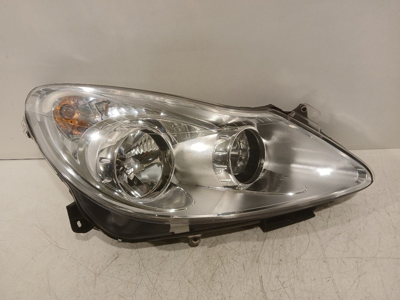 Koplamp rechts Opel Corsa, Auto-onderdelen, Onderdelen@venauto.nl, Van der Ven Autorecycling B.V., Gebruikt, Ettenseweg 76, 4706 PB Roosendaal, The Netherlands