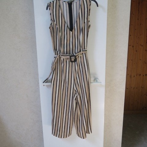 Jumpsuit nieuw streep lichtbruin beige riem Fly Girl mt M, Kleding | Dames, Maat 38/40 (M), Fly Girl, Beige, Nieuw