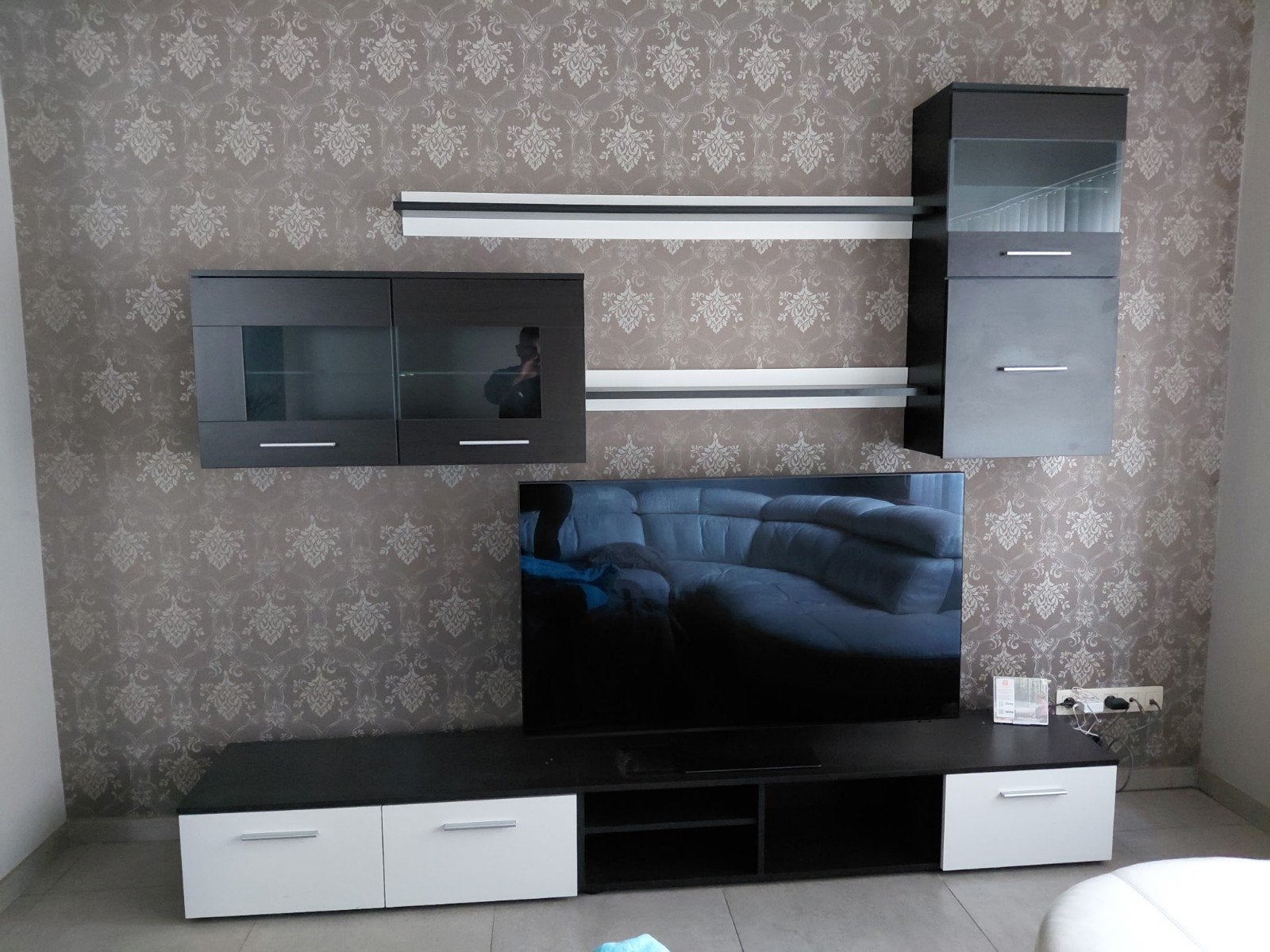 TV meubel met bijhorende hangkasten, Ophalen