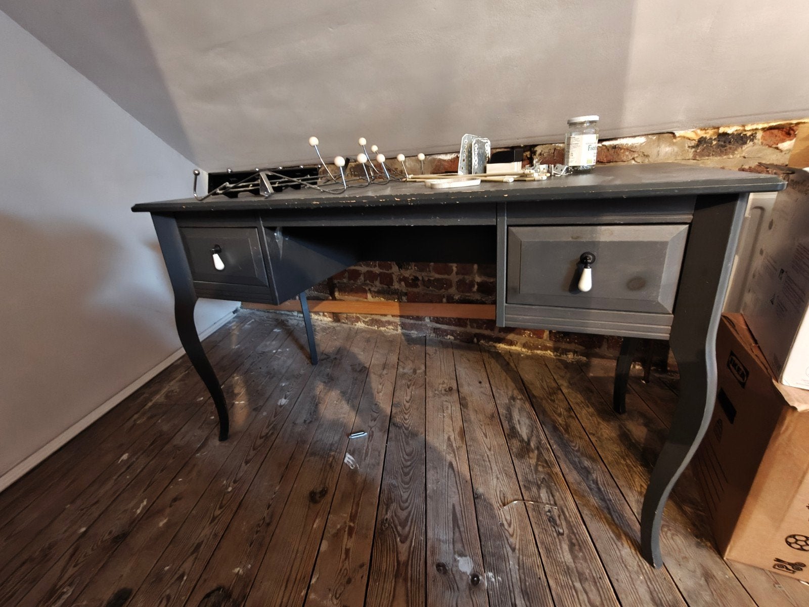 Bureau a donner, Enlèvement