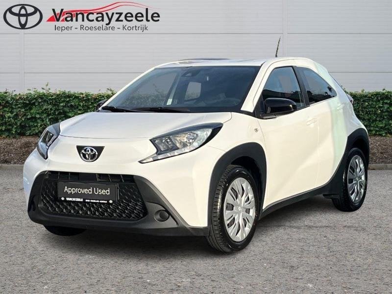 Toyota Aygo play+cam+dab+carplay+androidauto, 72 pk, Wit, Handgeschakeld, 5 deurs