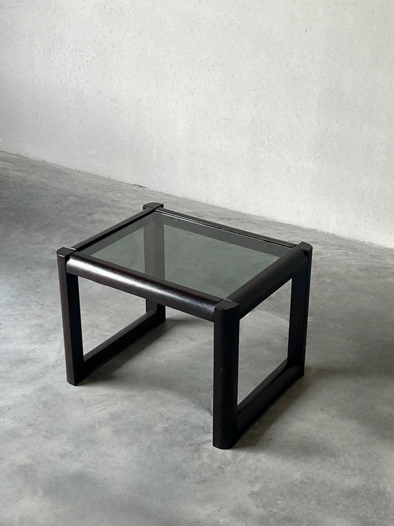 Vintage houten met gerookt glas bijzettafel, Enlèvement, Comme neuf, Verre