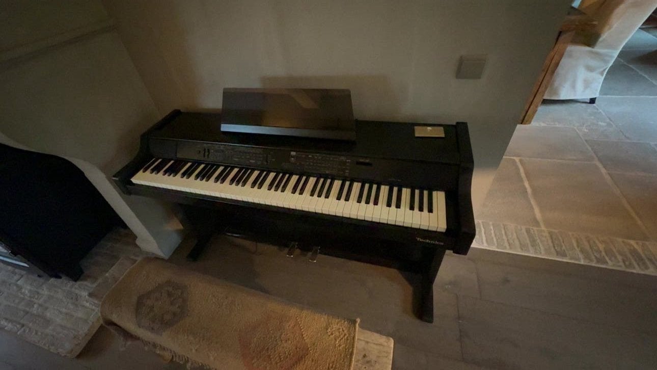 Piano Technics met kruk, Musique & Instruments, Pianos, Comme neuf, Enlèvement, Piano, Digital