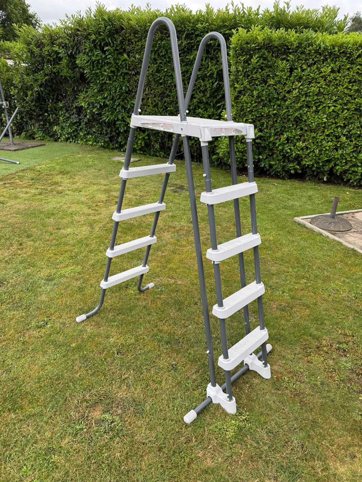 Intex zwembadtrap met kinderbeveiliging, Tuin en Terras, Ophalen, Zo goed als nieuw, Ladder