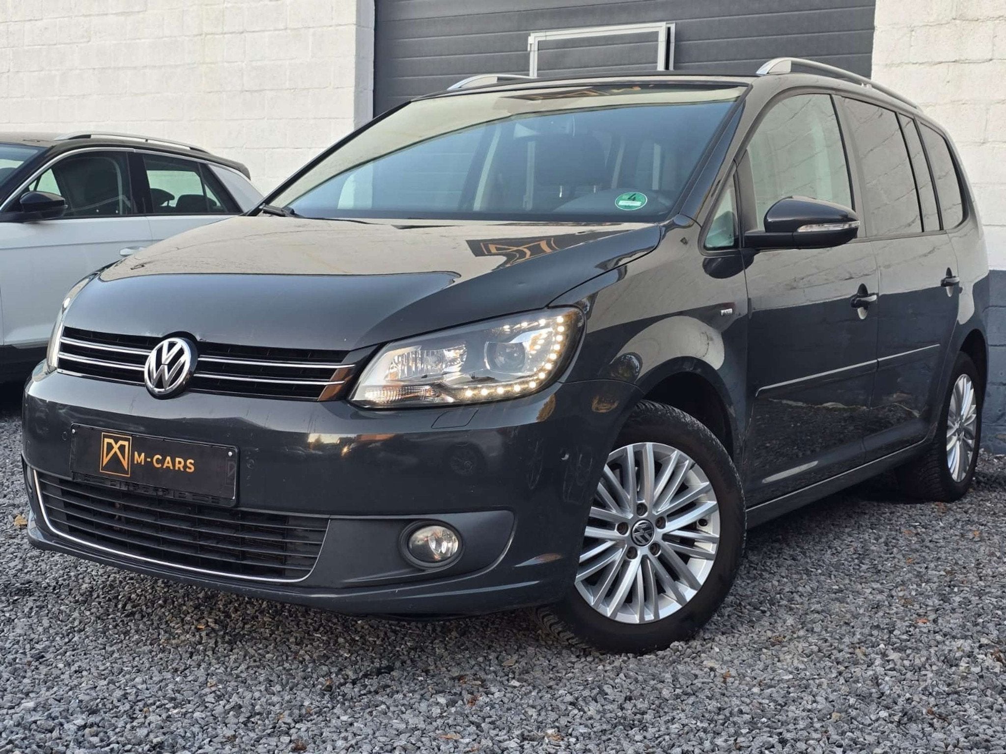 Volkswagen Touran DSG * 341000KM * (bj 2015, automaat), Auto's, Stof, Gebruikt, Zwart, Bedrijf
