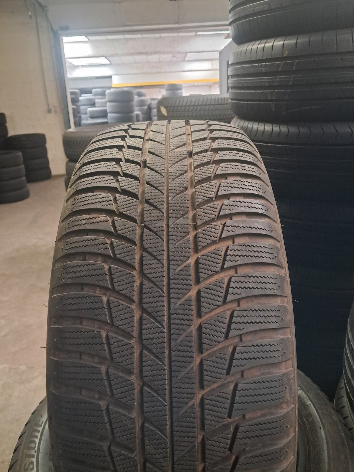 24550r18 245 50 r18 245/50/r18 Bridgestone avec montage, Enlèvement ou Envoi