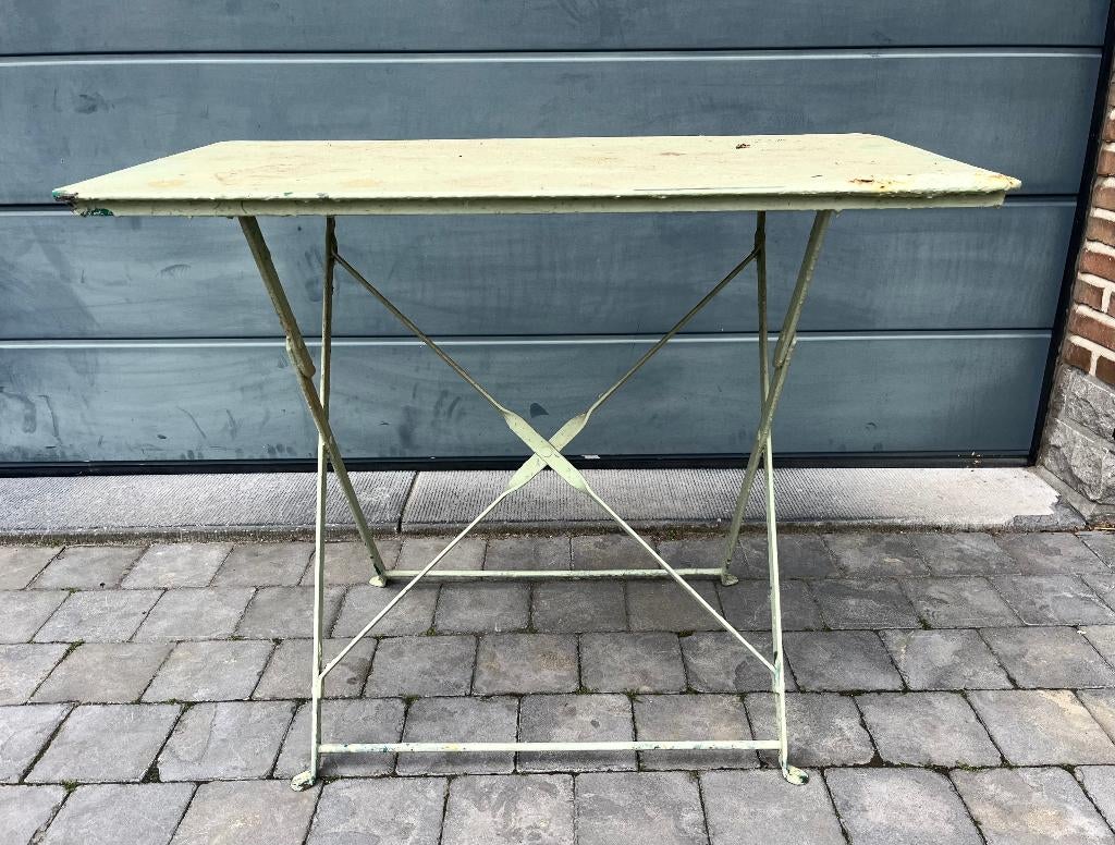 Table de bistrot française des années 1950, Enlèvement, Utilisé