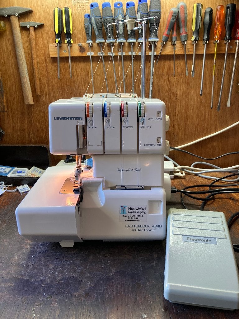 Lewenstein Fashionlock 434D - Luxe kwaliteitsmachine, Hobby en Vrije tijd, Naaimachines en Toebehoren, Ophalen of Verzenden, Zo goed als nieuw