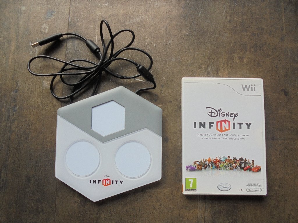 Disney Infinity 1.0 & Base voor Wii (zie foto's), Consoles de jeu & Jeux vidéo, Enlèvement ou Envoi, 2 joueurs, À partir de 7 ans