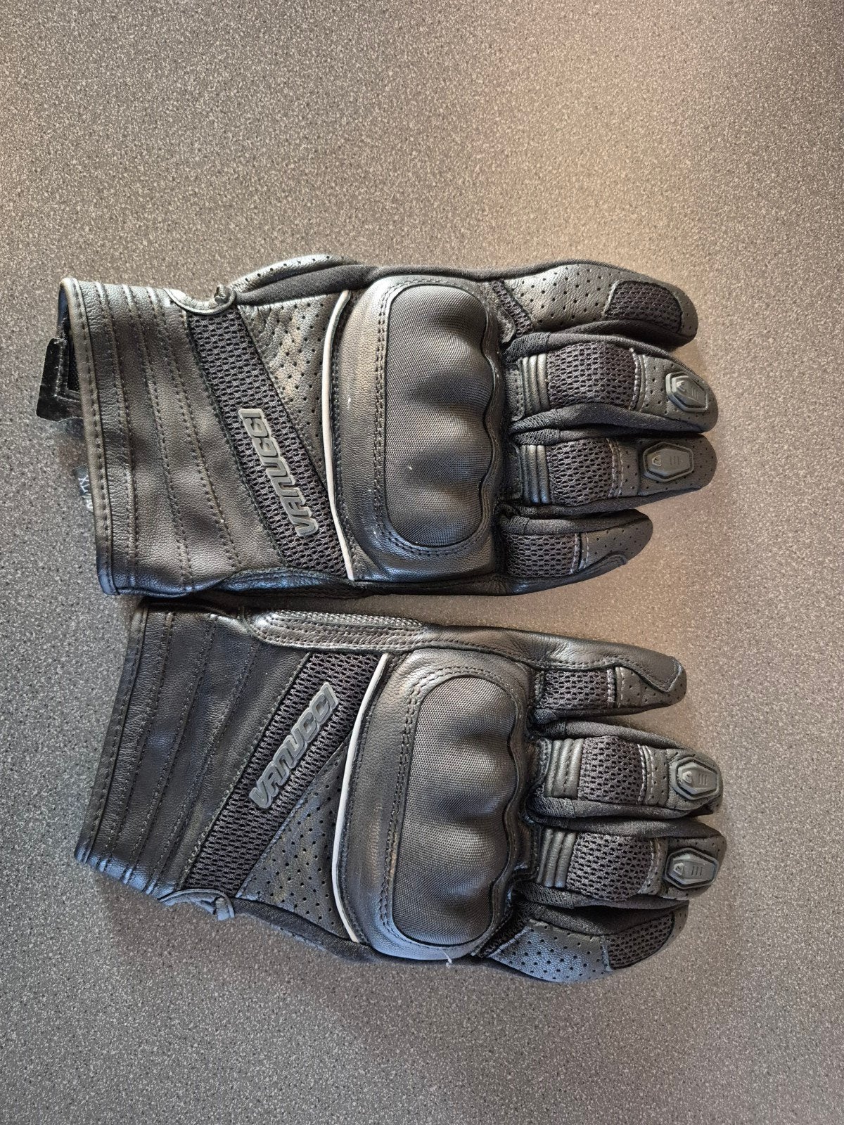 Motorhandschoenen Vannuci XL, Ophalen