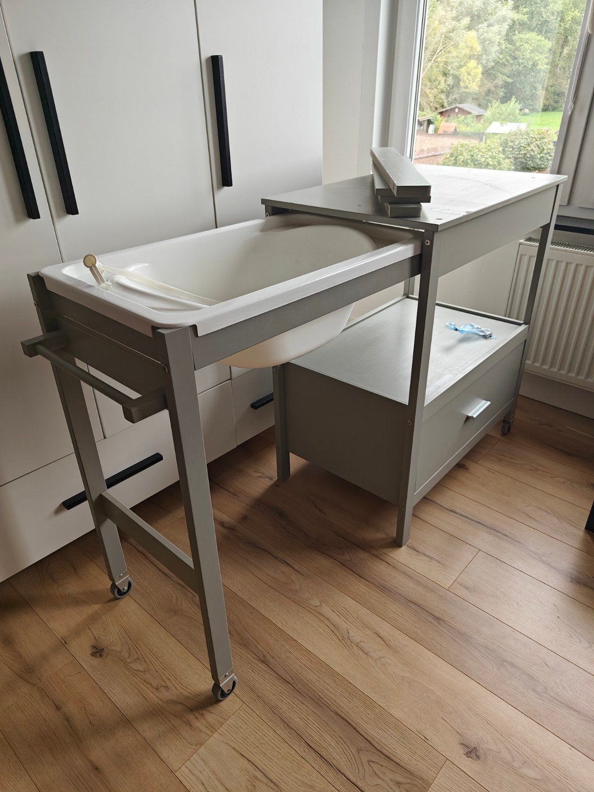 Commode met bad, gebruiksporen op topblad, Ophalen, Gebruikt, 50 tot 70 cm, 105 cm of meer