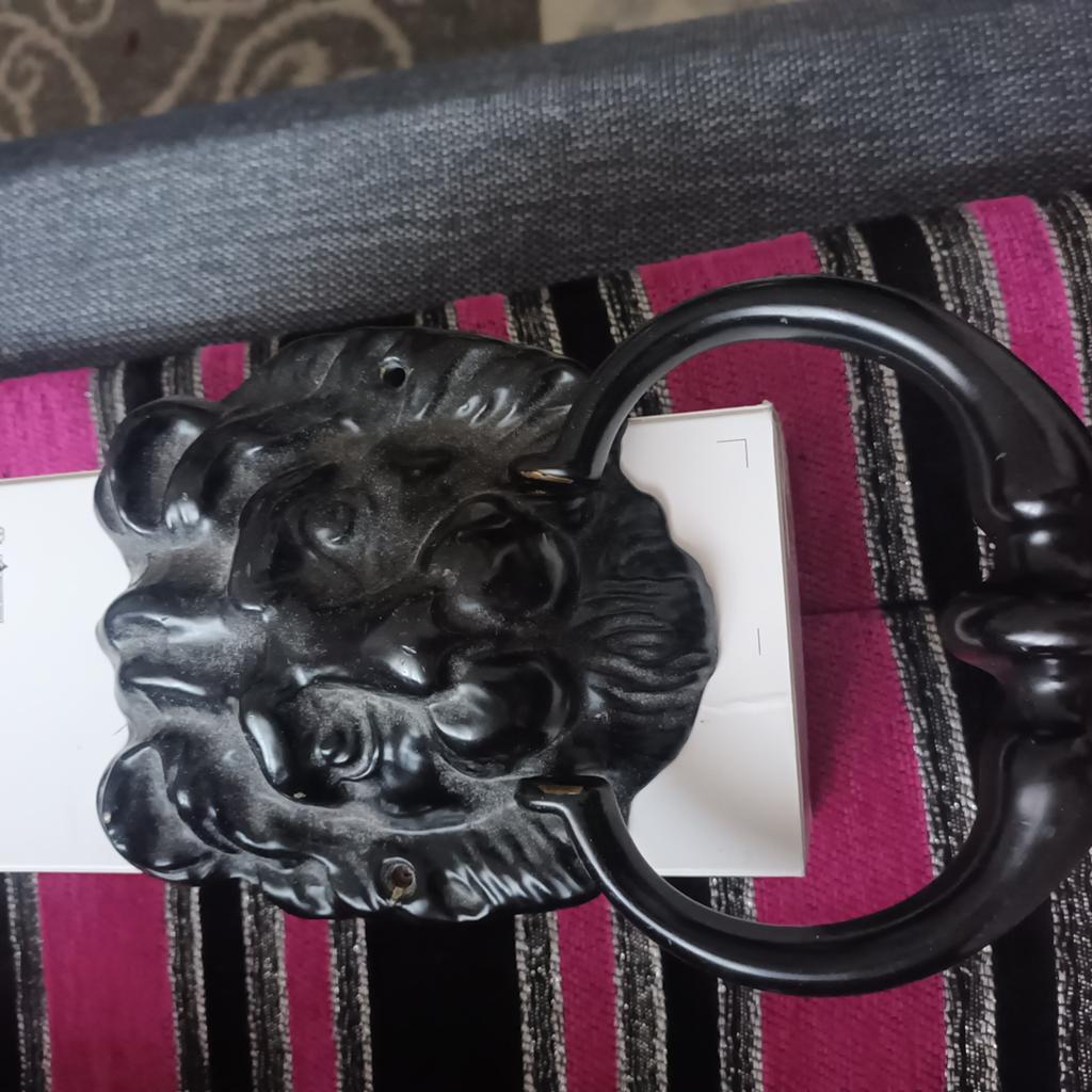 1 Oude poort met leeuwenkop, Ophalen