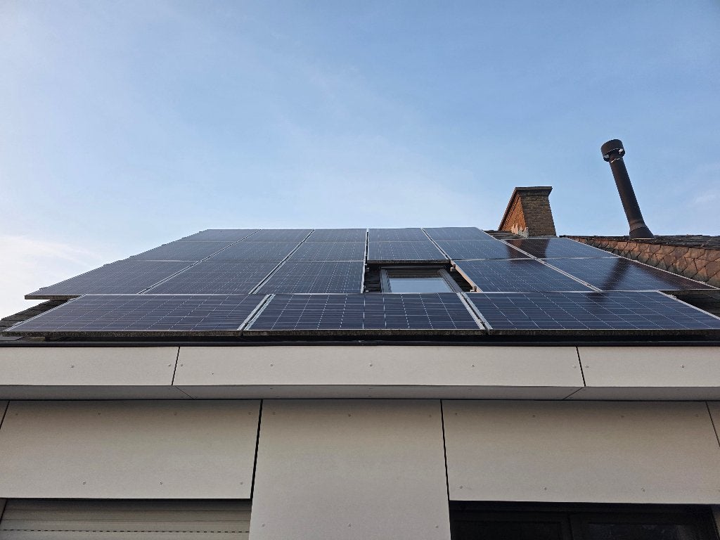 19 zonnepanelen 260wp met rails en haken, Doe-het-zelf en Bouw, Ophalen, Gebruikt, Paneel, 200 wattpiek of meer
