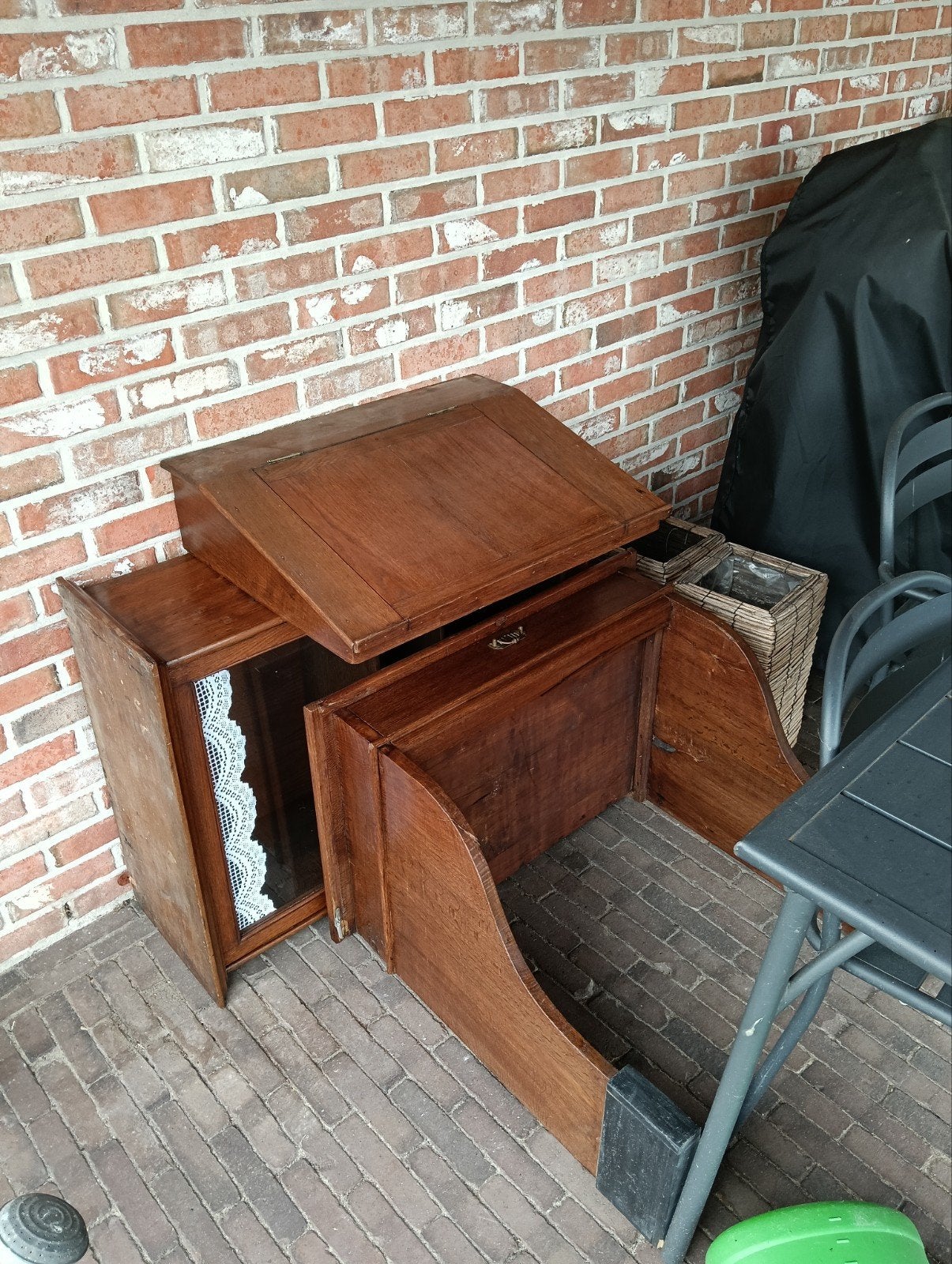 Secretaire met vitrine, Ophalen
