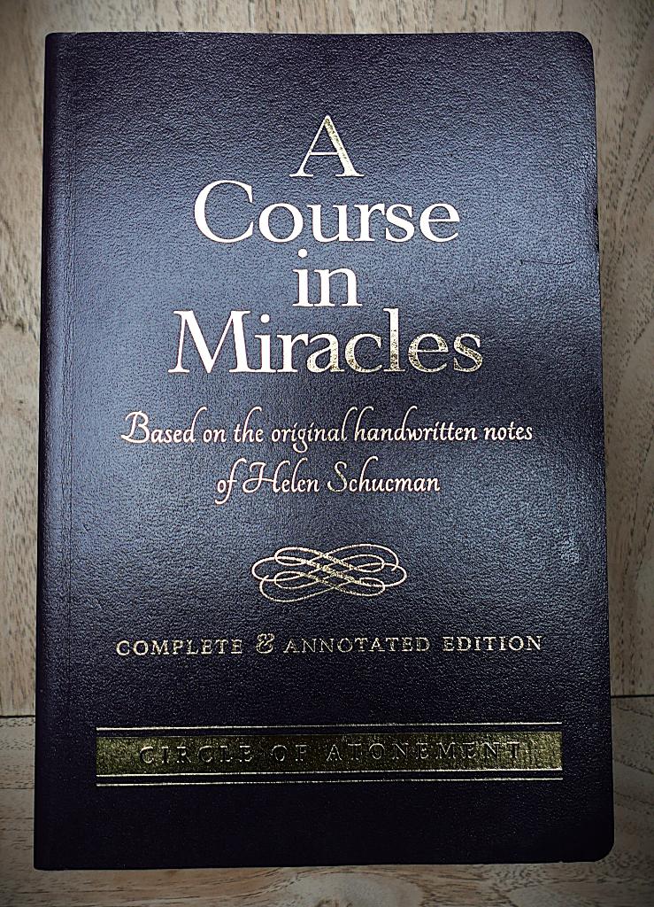 A Course in Miracles (Complete and Annotated Edition), Ophalen of Verzenden, Zo goed als nieuw