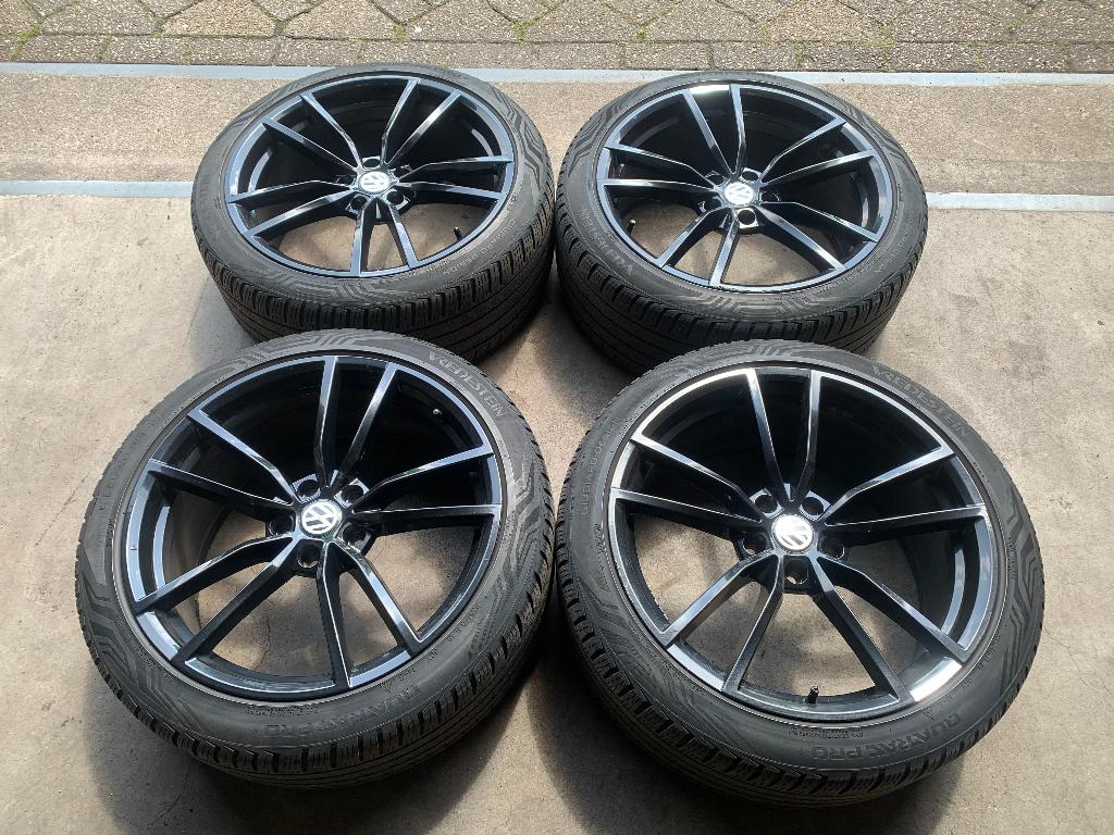 VW CADDY GOLF LEON A3 "PRETORIA" VELGEN + BANDEN 235 35 R19, Enlèvement ou Envoi, Utilisé, Arrière, Seat