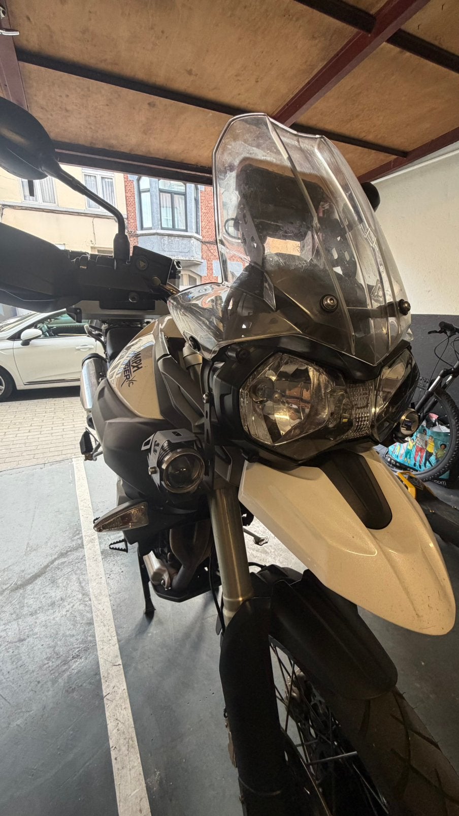 Triumph tiger 800, Bedrijf