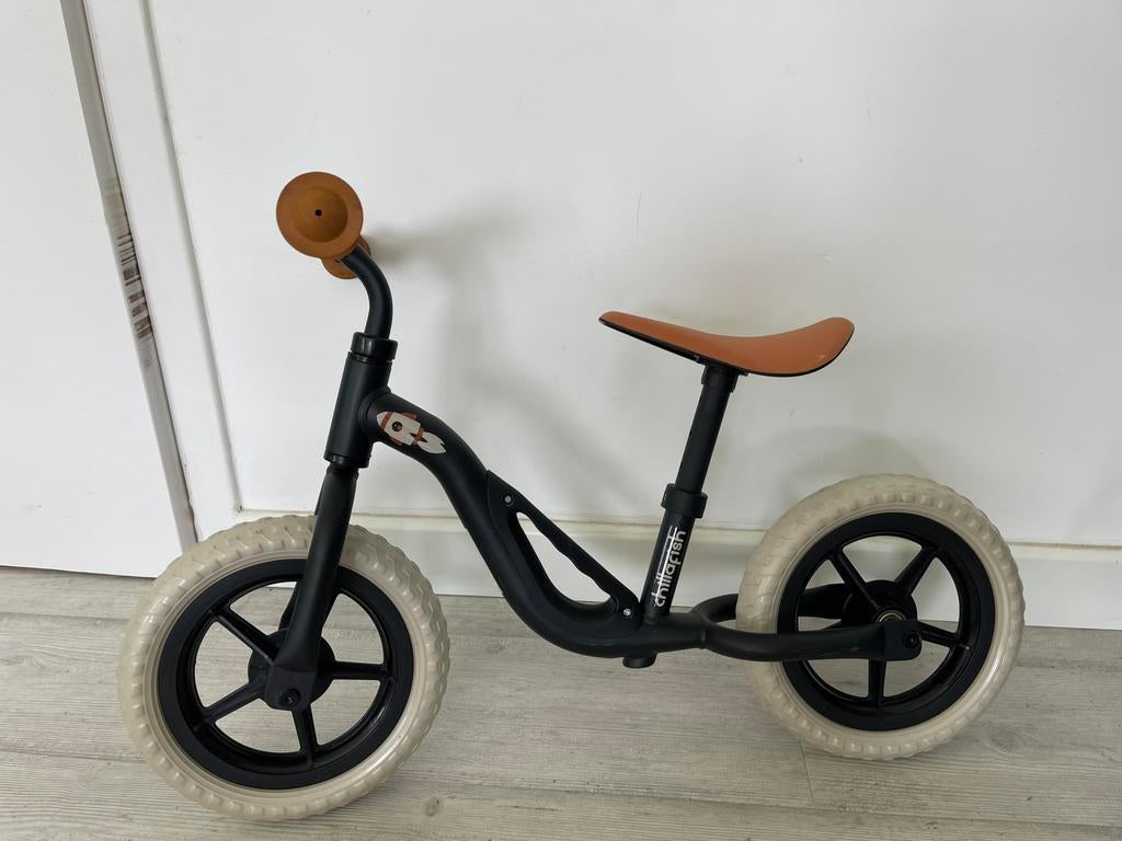 Zwarte loopfiets Chillafish model Charlie, Ophalen, Zo goed als nieuw, Loopfiets
