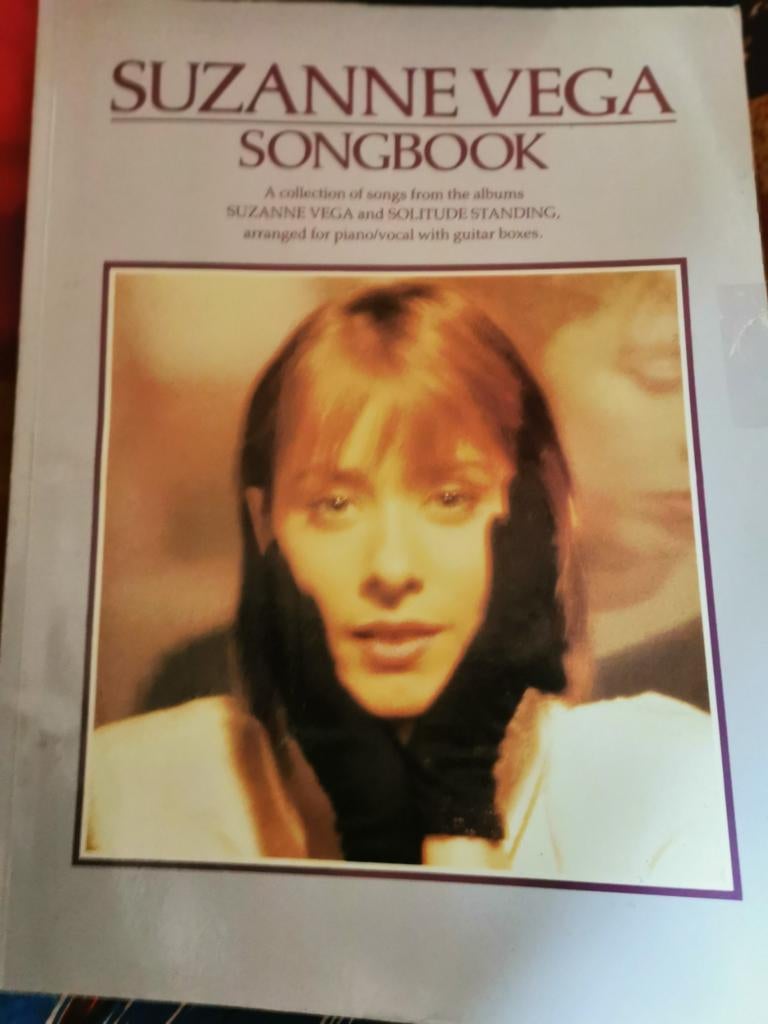 Partition pour recueil de chansons de Suzanne Vega, Musique & Instruments, Chant, Enlèvement ou Envoi, Artiste ou Compositeur