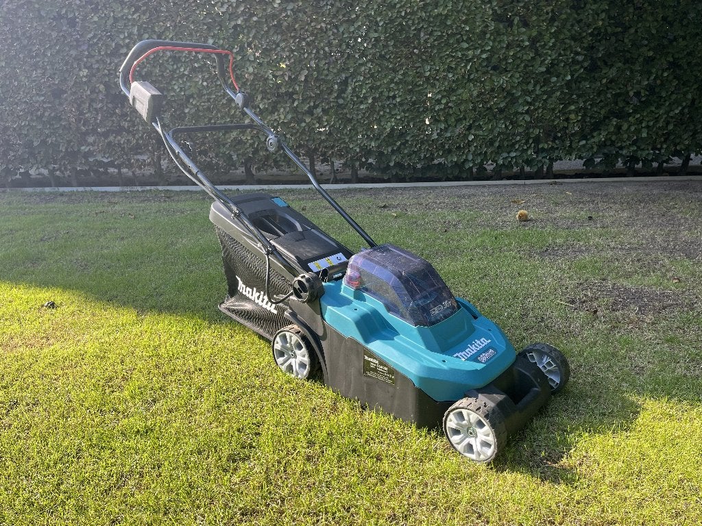 Grasmaaier Makita op accu, Ophalen, Mulchfunctie, Accu-grasmaaier, Zo goed als nieuw