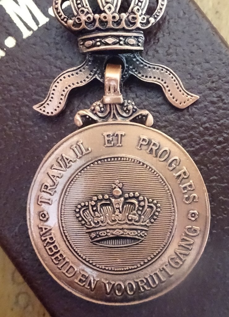 MEDAILLE DE BRONZE DE L'ORDRE DE LA COURONNE + BOITE, Envoi, Autres, Ruban, Médaille ou Ailes
