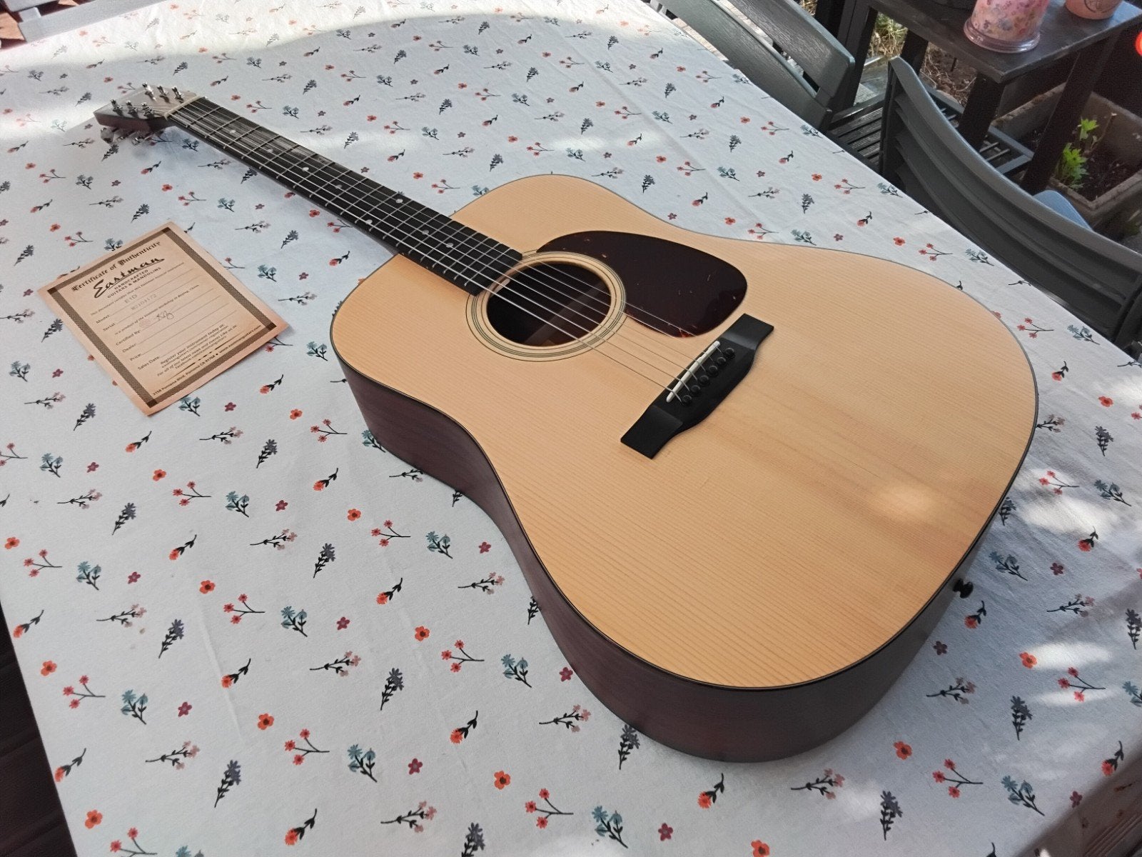 Eastman E1D (état neuf), Musique & Instruments, Enlèvement, Comme neuf, Guitare Western ou Guitare Folk, Avec valise