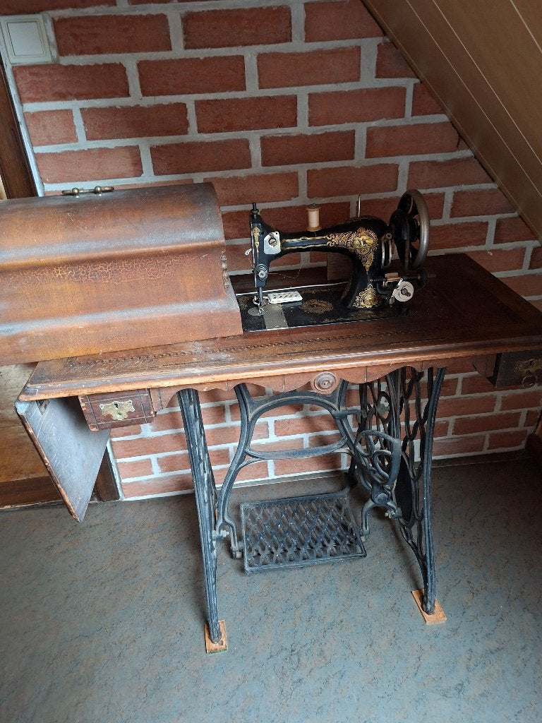 Antieke naaimachine, Enlèvement