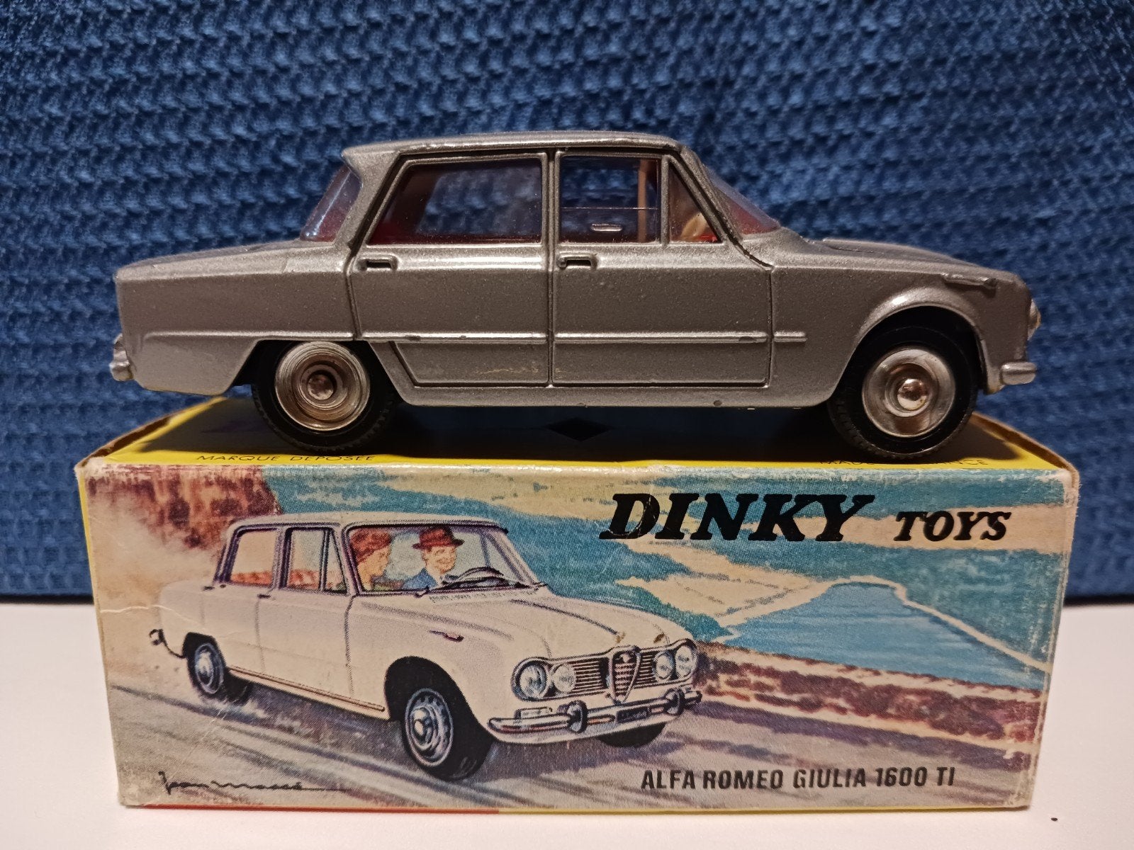 DINKY TOYS  Alfa Romeo  GIULIA 1600 TI, Hobby & Loisirs créatifs, Voitures miniatures | 1:43, Enlèvement ou Envoi, Dinky Toys