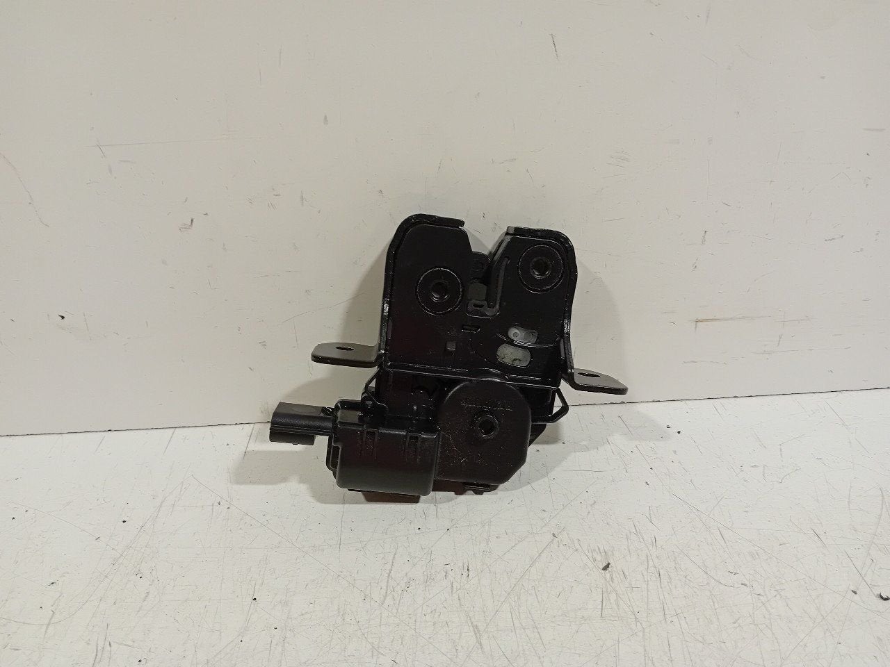 Slot mechaniek kofferdeksel achterklep elektrisch Nissan Mic, Onderdelen@venauto.nl, Van der Ven Autorecycling B.V., Gebruikt