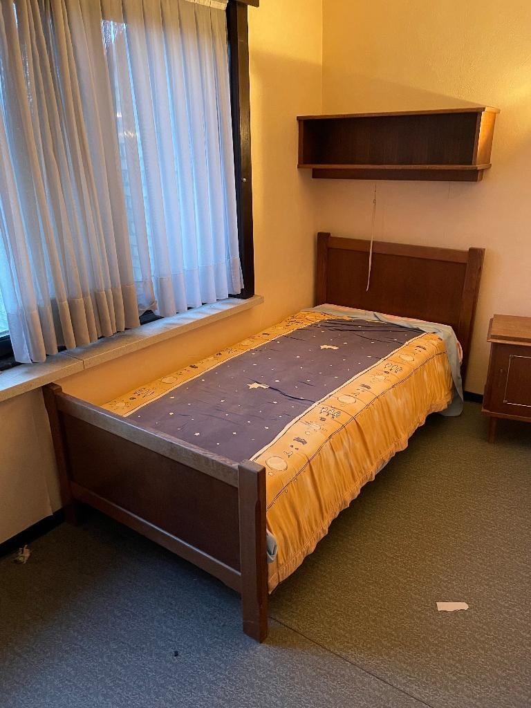 Eikenhouten eenpersoon bedden 90 cm - 2 st. + hangkastjes, Ophalen, Gebruikt, 90 cm, Eenpersoons