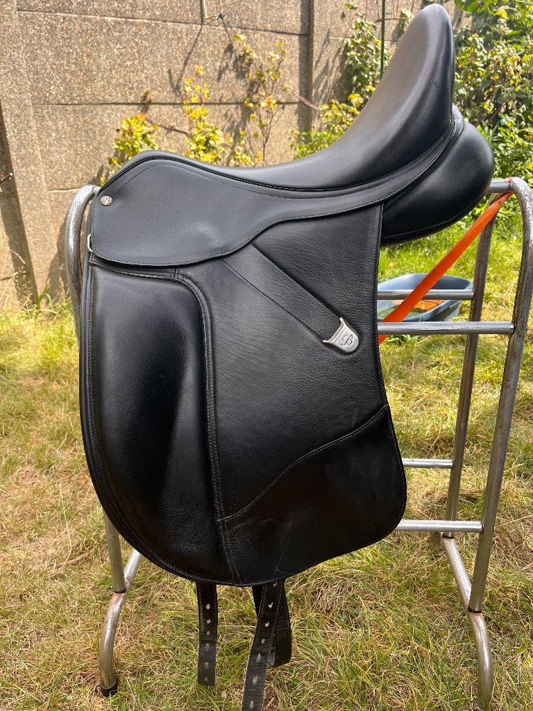 bates dressuur luxe 17,5", L (17.5 inch), Gebruikt, Kniewrongen, Dressuur