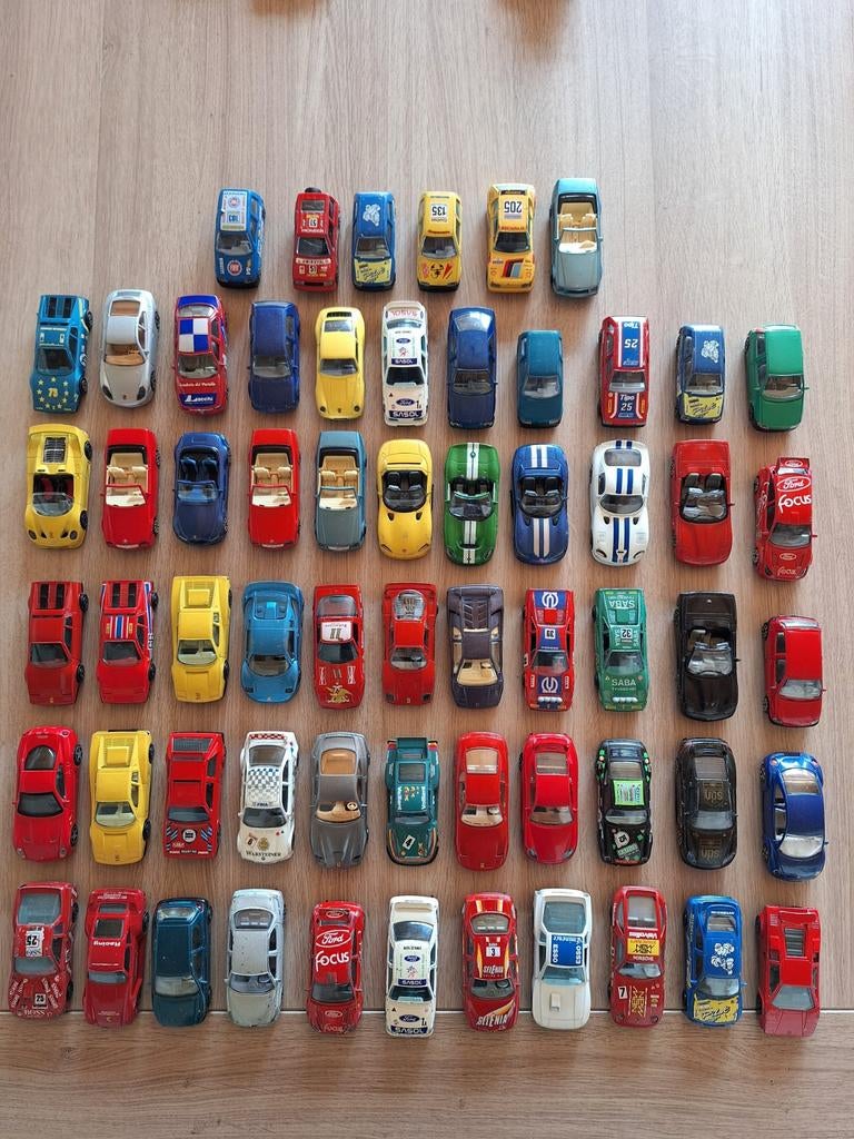 Lot va 135 oude speelgoedautootjes, Ophalen