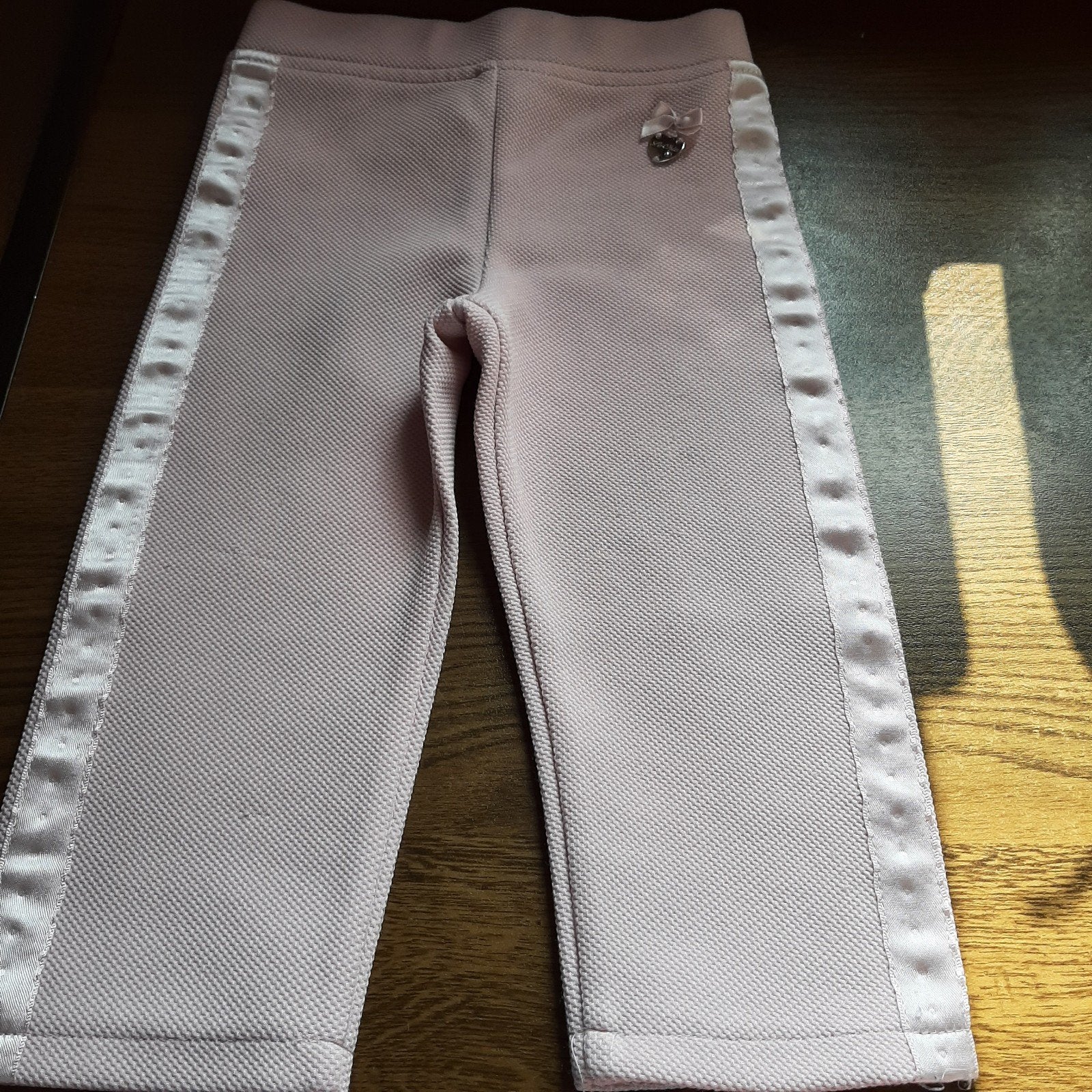 Lichtroze broek kleur zoals foto 2 maat 86 merk Le Chic., Kinderen en Baby's, Babykleding | Maat 86, Ophalen