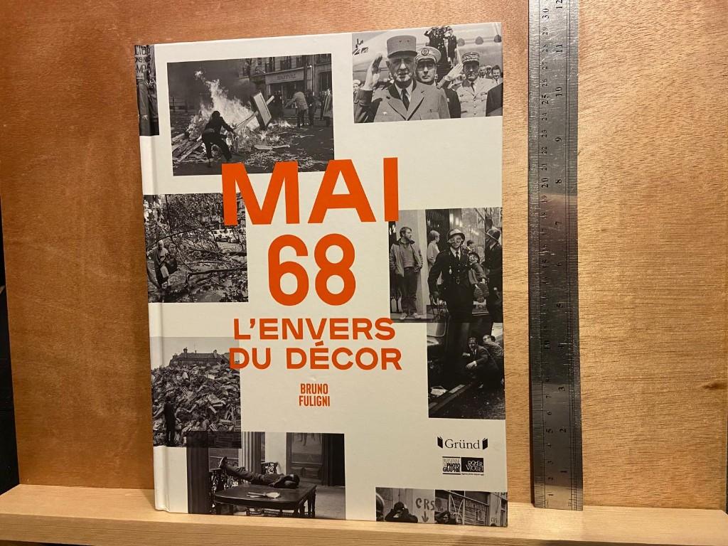 68 mei Achter de schermen, Boeken, Kunst en Cultuur | Fotografie en Design, Fotografen, Ophalen of Verzenden, Zo goed als nieuw
