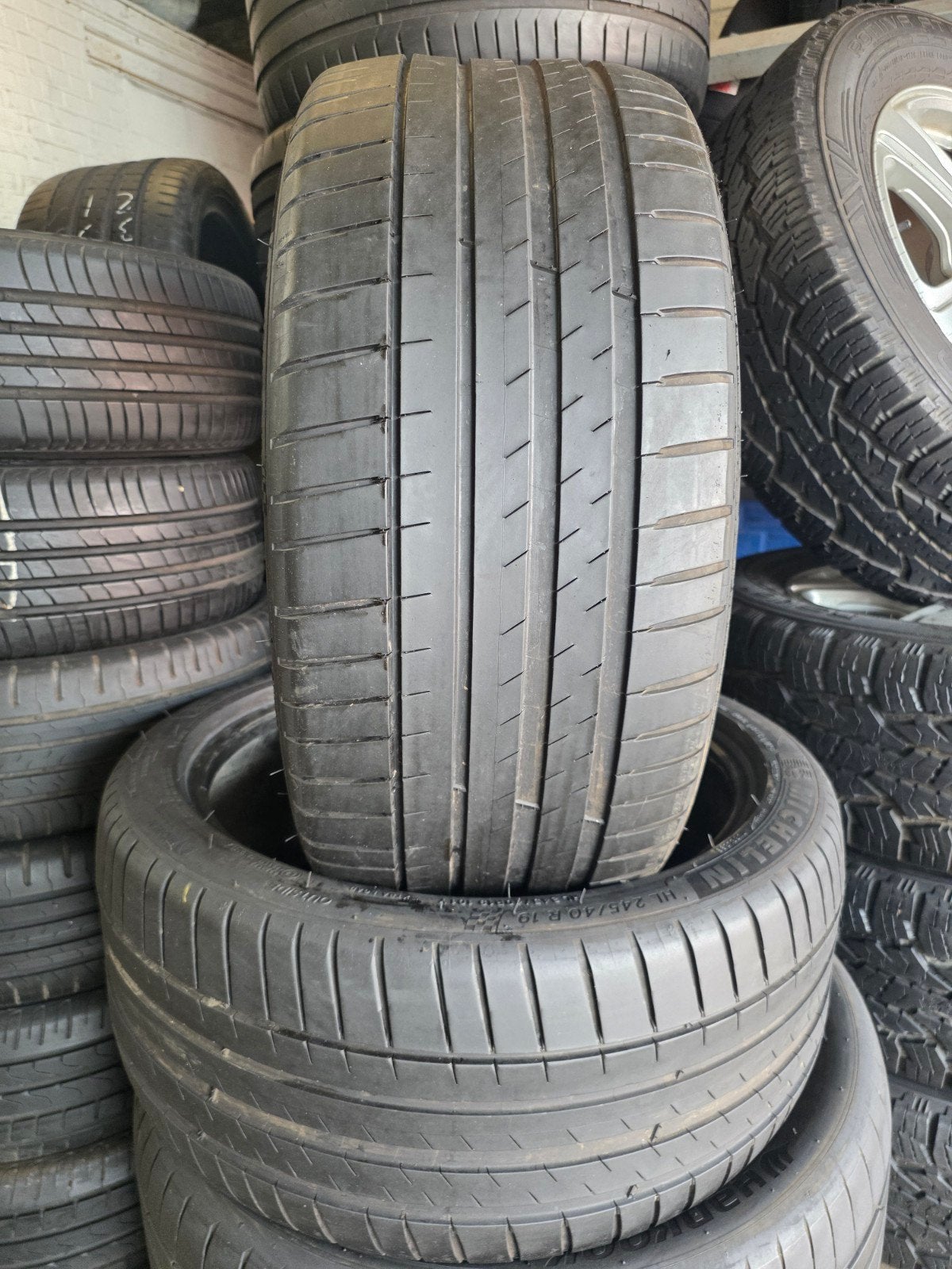 245 40 19 Michelin avec montage et équilibrage, Enlèvement