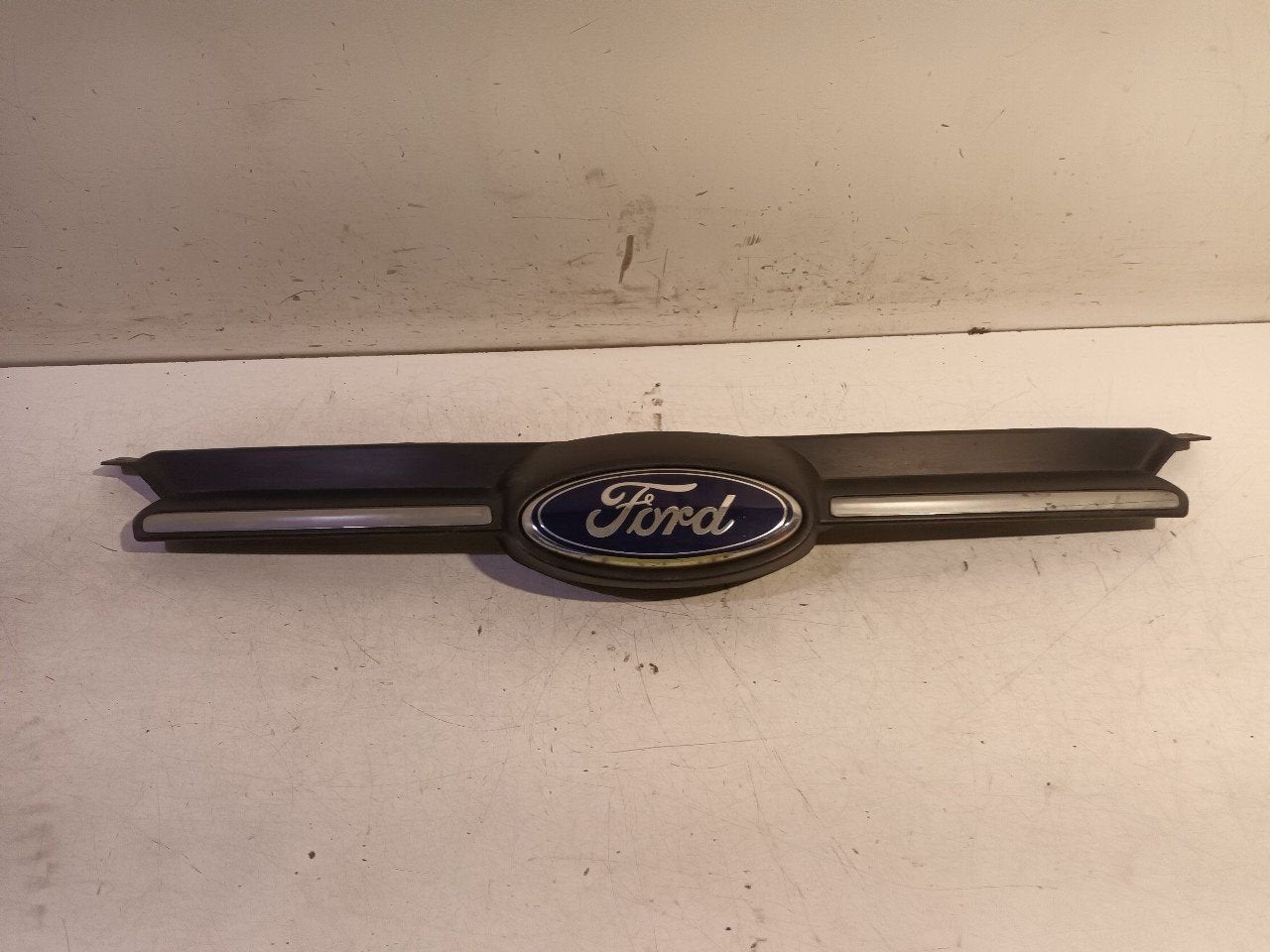 Grille Ford Focus, Onderdelen@venauto.nl, Van der Ven Autorecycling B.V., Gebruikt, Ettenseweg 76, 4706 PB Roosendaal, The Netherlands