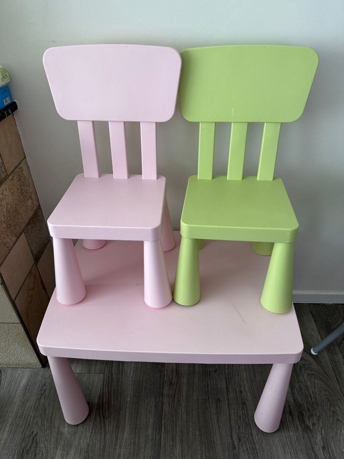 Ikea kinderstoel en tafel, Kinderen en Baby's, Ophalen, Zo goed als nieuw