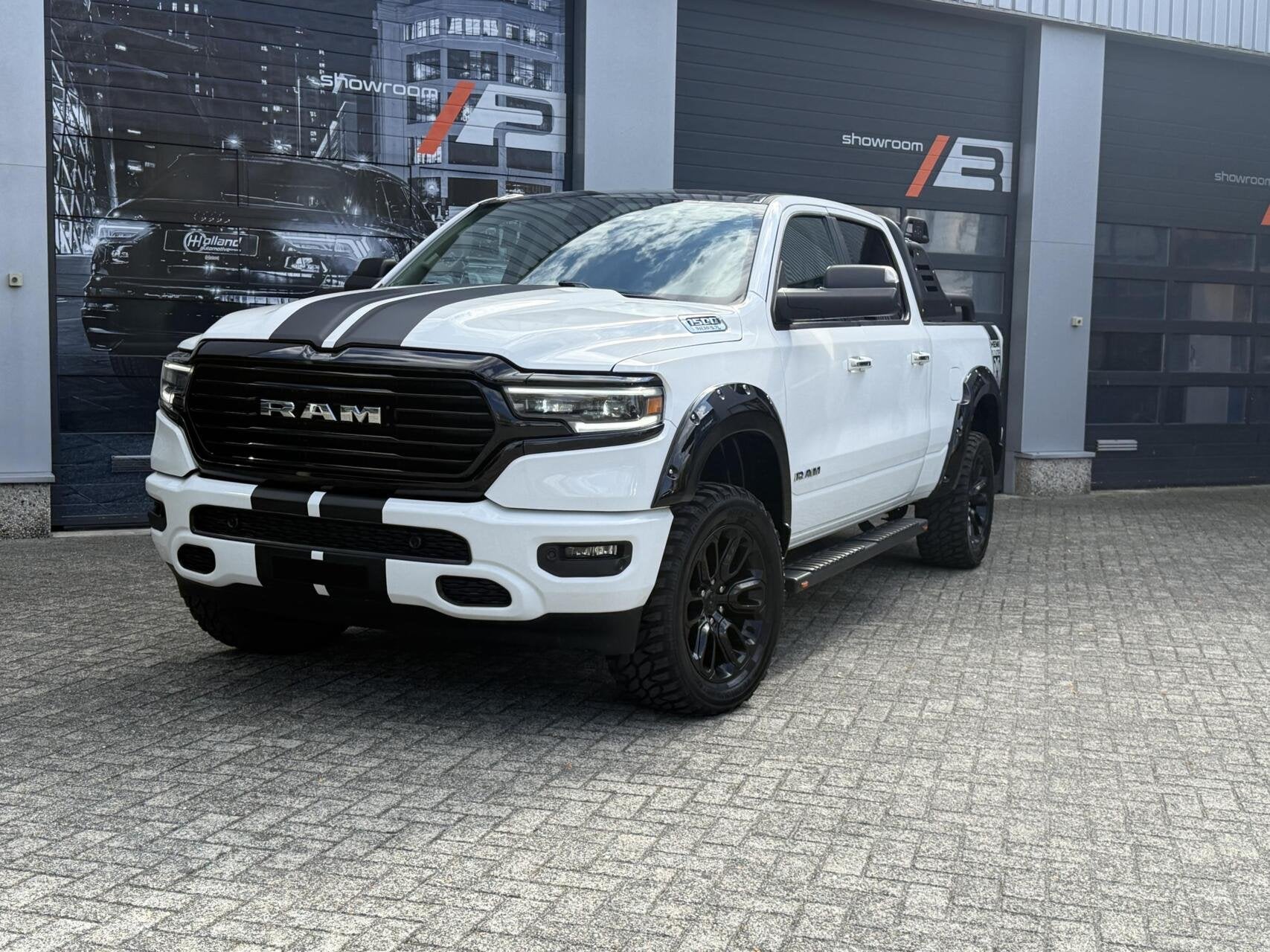 Dodge Ram 1500 4X4 5.7 V8 4x4 Crew Cab LONGBED!|wide body|li, Autos, Cuir, Achat, 4 portes, Automatique