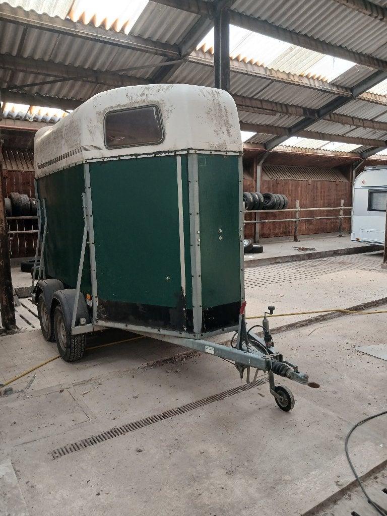 Van chevaux, Animaux & Accessoires, Enlèvement, Utilisé, Bois, Remorque 2 chevaux