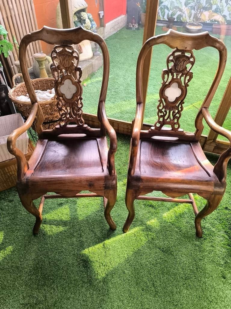 Twee antieke arm stoelen, Ophalen