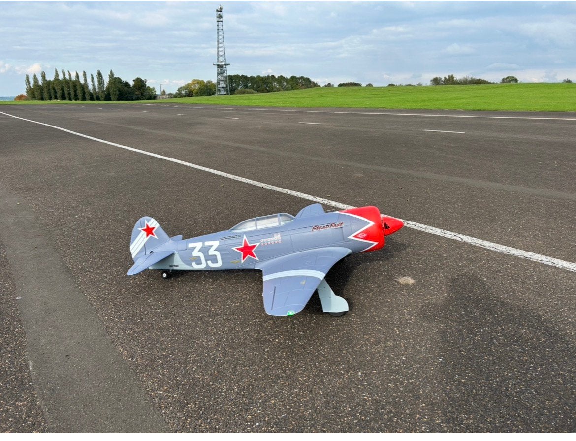 Yak 11 HK, Hobby en Vrije tijd, Modelbouw | Radiografisch | Vliegtuigen, Ophalen, Zo goed als nieuw