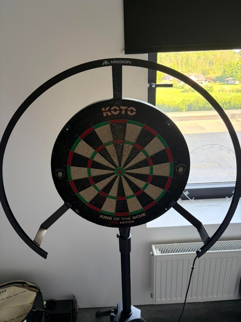 Darts staander met verlichting mission, Sport en Fitness, Darts, Ophalen, Zo goed als nieuw
