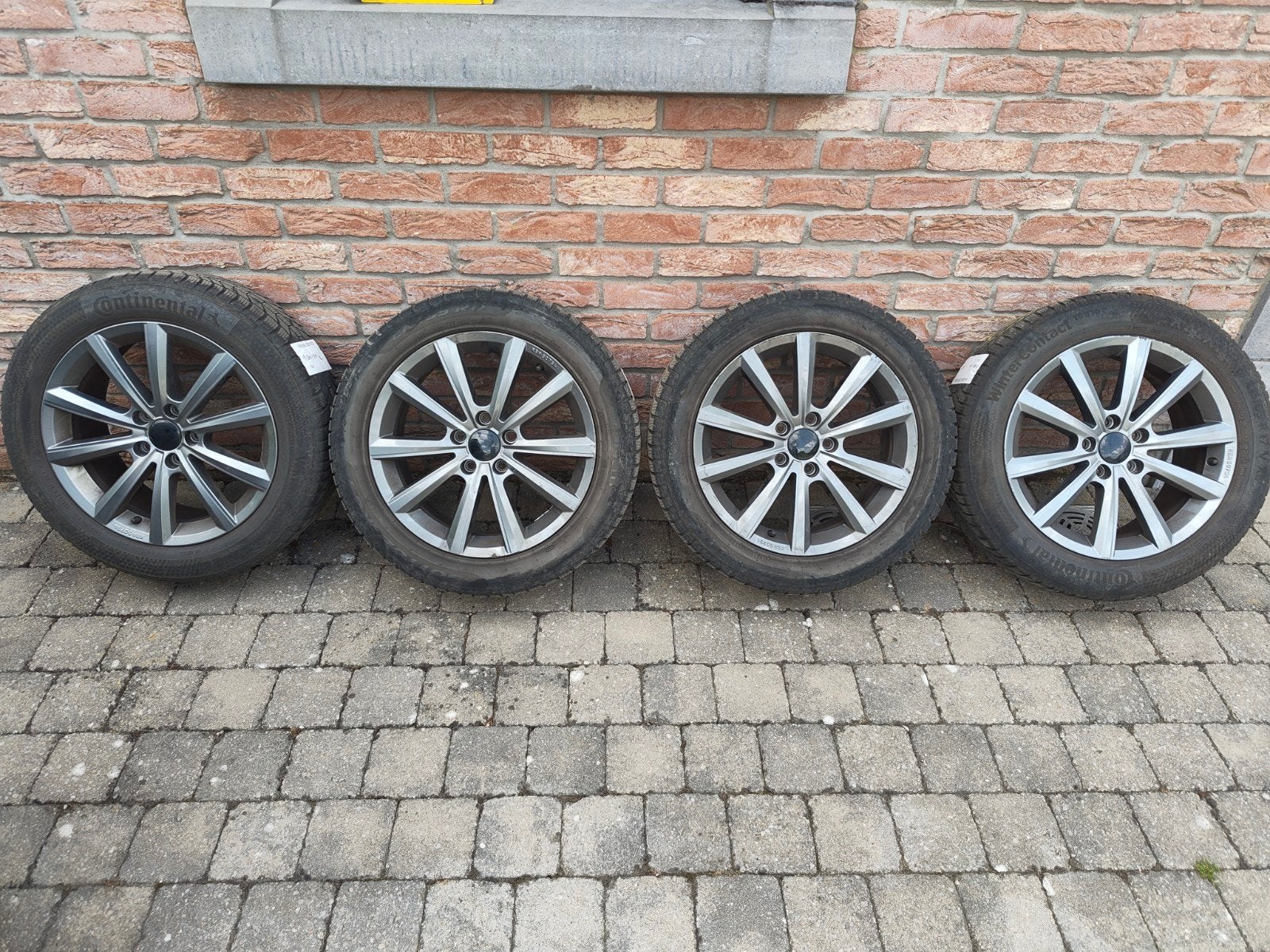 4 jantes VW 17" + pneus hiver 215/55 R17 d'origine, Autos : Pièces & Accessoires, Pneus & Jantes, Véhicule de tourisme, Enlèvement